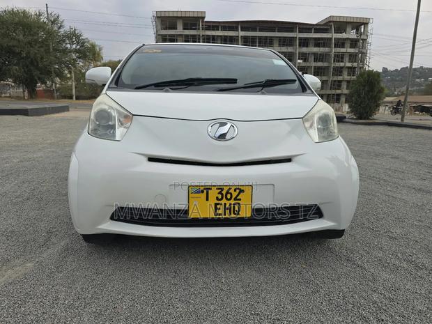 Toyota iQ 2008 White