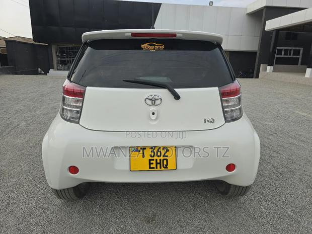 Toyota iQ 2008 White