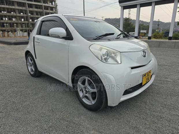 Toyota iQ 2008 White