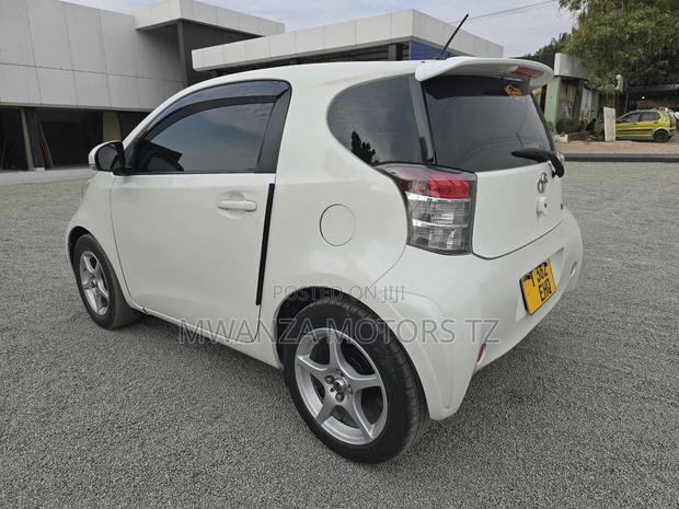 Toyota iQ 2008 White