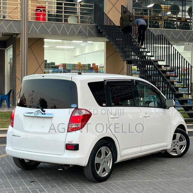 Toyota Ractis 2006 White