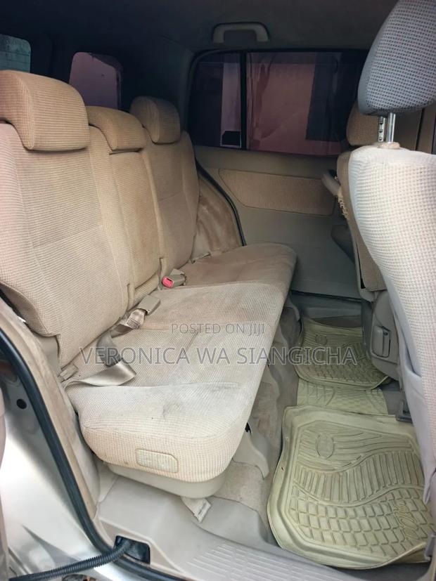 Toyota Noah 2005