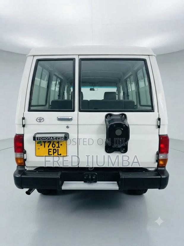 Toyota Land Cruiser 2012 White