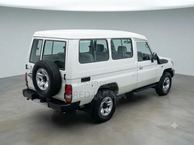 Toyota Land Cruiser 2012 White