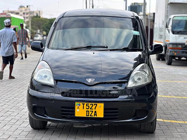 Toyota Fun Cargo 2004 Black