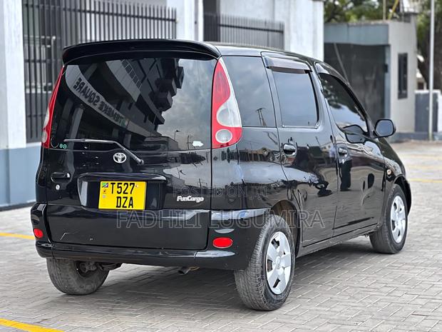 Toyota Fun Cargo 2004 Black