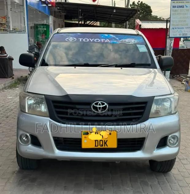 Toyota Hilux 2011 Silver