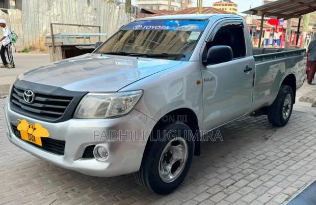 Toyota Hilux 2011 Silver
