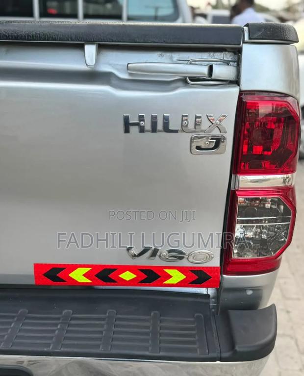 Toyota Hilux 2011 Silver