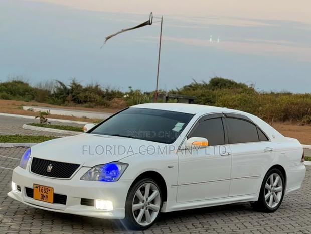 Toyota Crown 2006 White