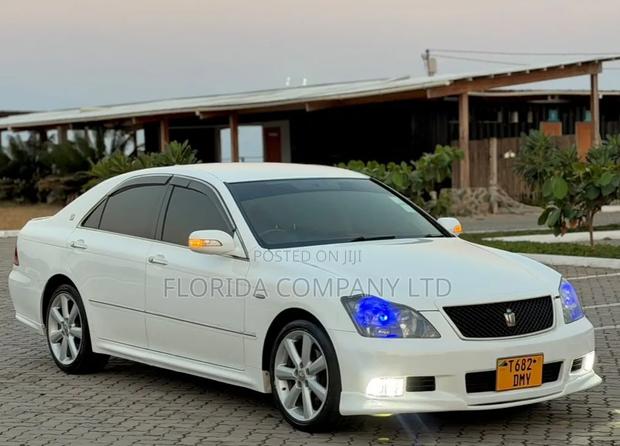 Toyota Crown 2006 White
