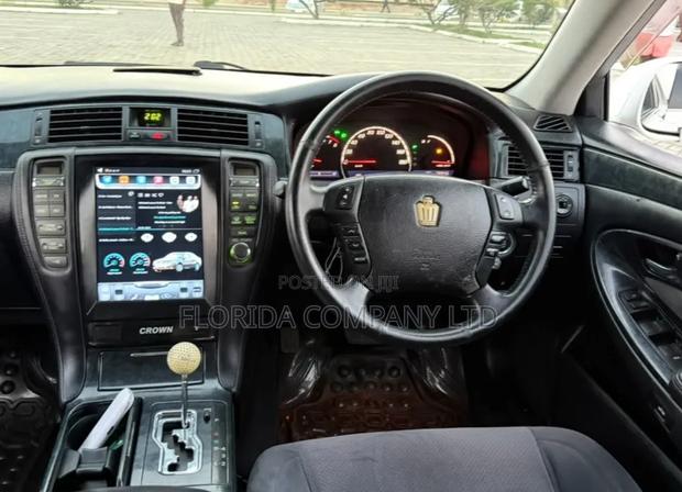 Toyota Crown 2006 White