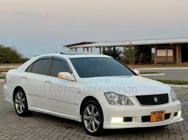 Toyota Crown 2006 White