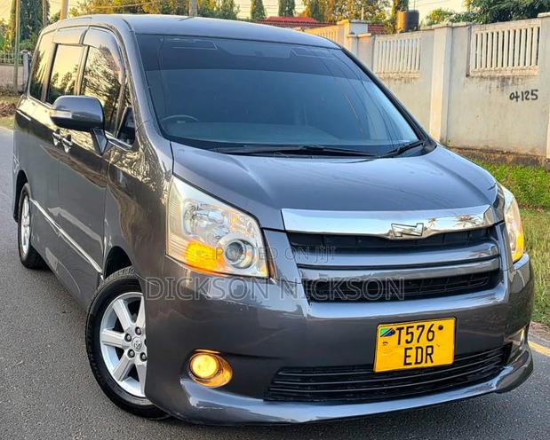 Toyota Noah 2008 Gray