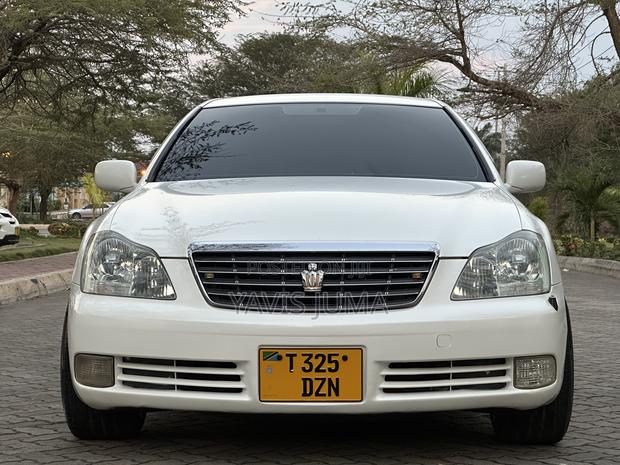 Toyota Crown Royale 2005 White