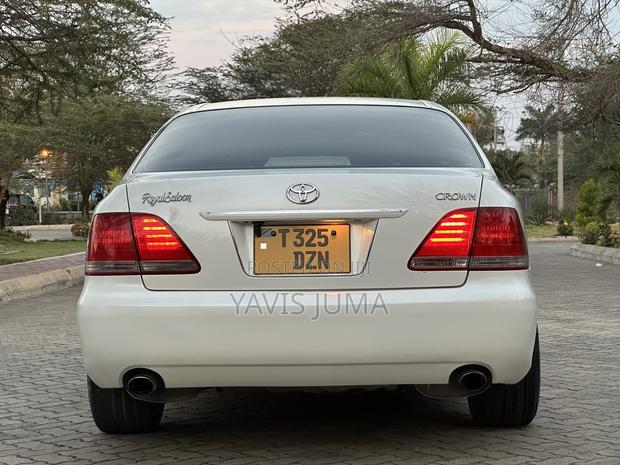Toyota Crown Royale 2005 White