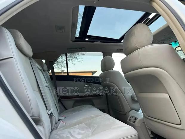 Toyota Land Cruiser LC300 2023 Off white