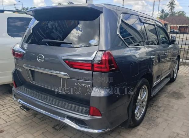 Lexus LX 2018 Gray