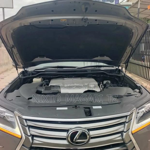 Lexus LX 2018 Gray