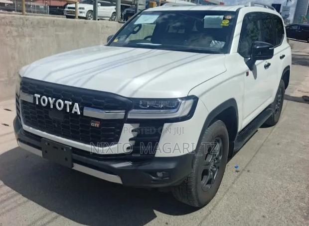 Toyota Land Cruiser 2024 White