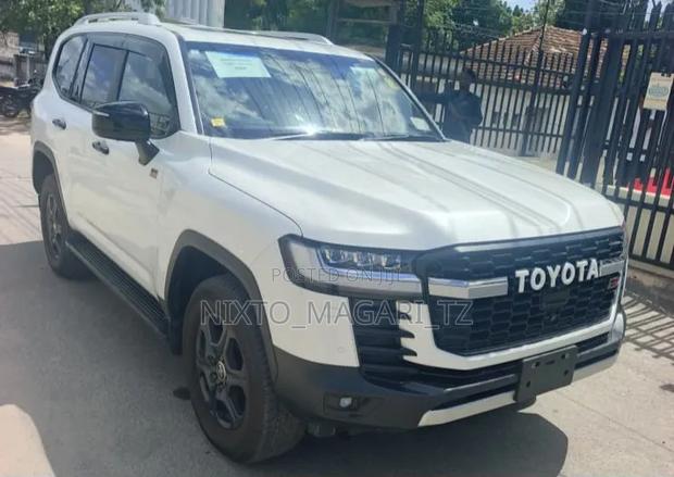 Toyota Land Cruiser 2024 White