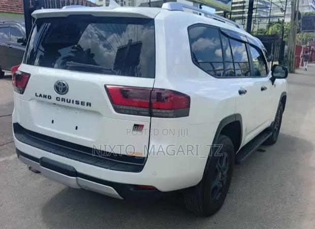 Toyota Land Cruiser 2024 White