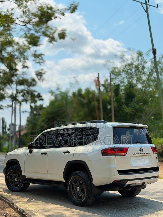 Toyota Land Cruiser 2024 White