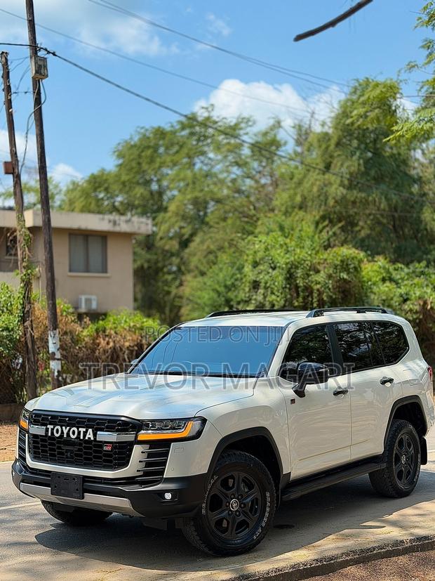 Toyota Land Cruiser 2024 White
