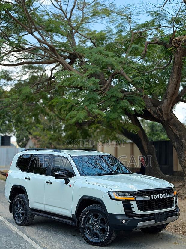 Toyota Land Cruiser 2024 White
