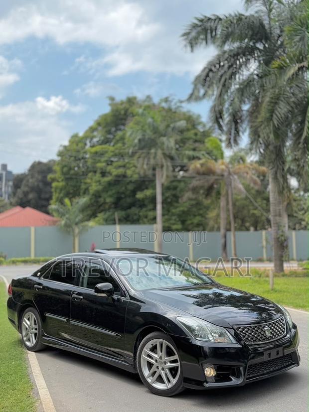 Toyota Crown 2010 Black
