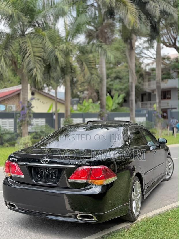 Toyota Crown 2010 Black
