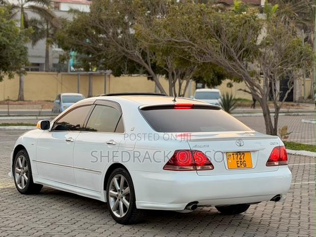 Toyota Crown 2006 White