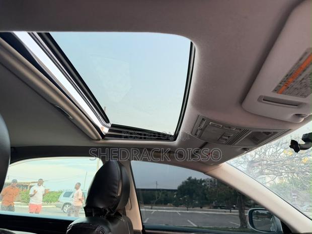 Toyota Crown 2006 White