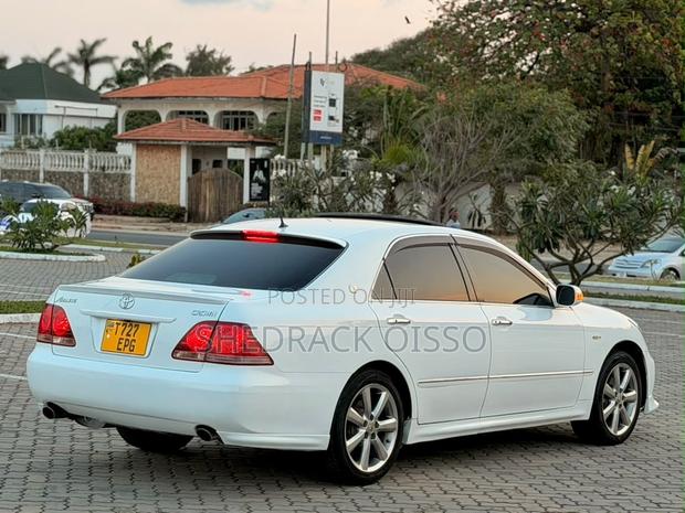 Toyota Crown 2006 White