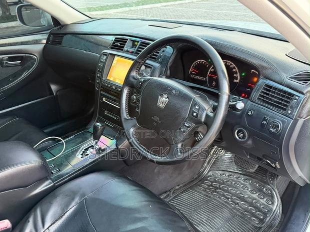 Toyota Crown 2006 White