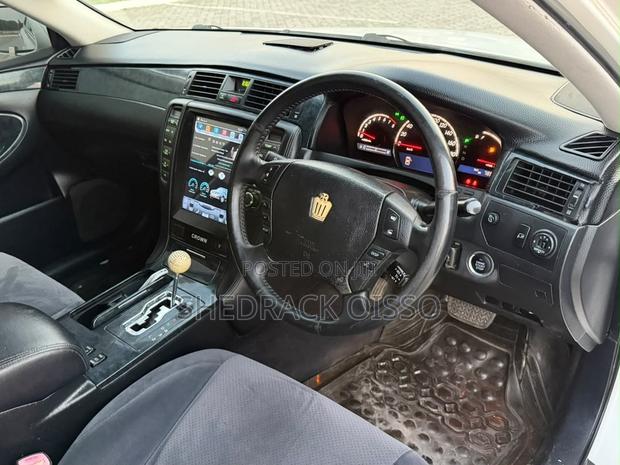 Toyota Crown 2006 White