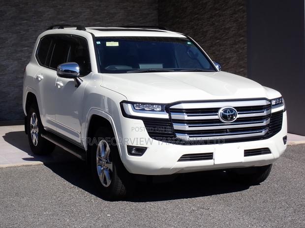New Toyota Land Cruiser LC300 2024 Pearl