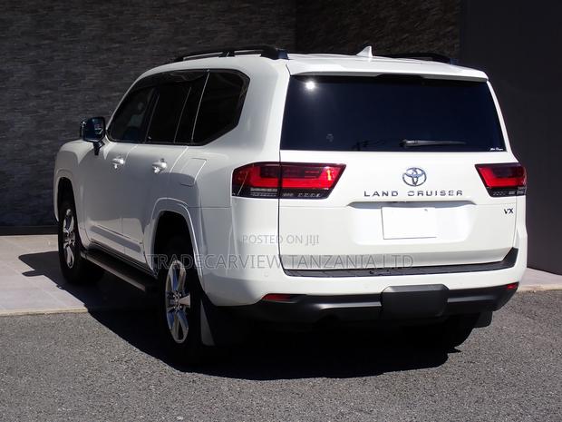 New Toyota Land Cruiser LC300 2024 Pearl