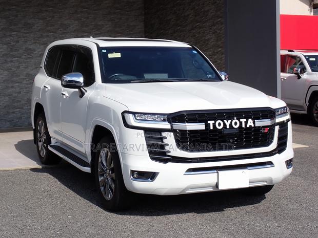 Toyota Land Cruiser LC300 2023 Pearl