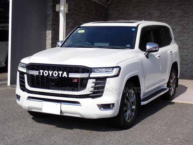 Toyota Land Cruiser LC300 2023 Pearl