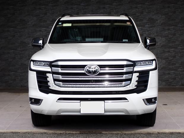 Toyota Land Cruiser LC300 2024 Pearl