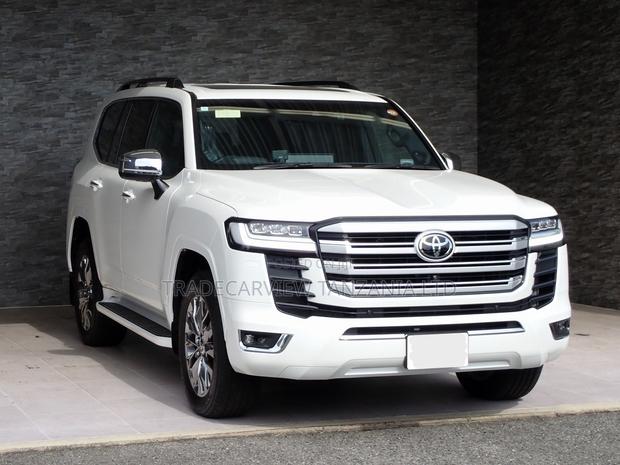 Toyota Land Cruiser LC300 2024 Pearl
