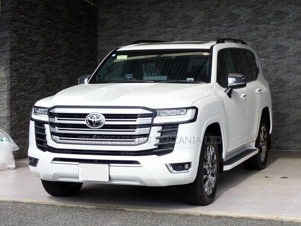 Toyota Land Cruiser LC300 2024 Pearl