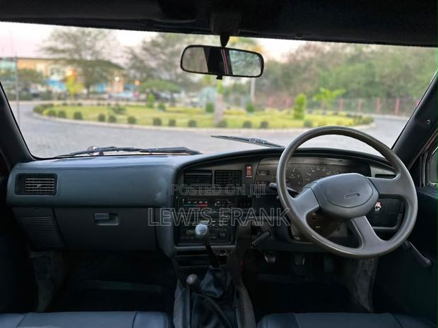 Toyota Hilux 1991 Red