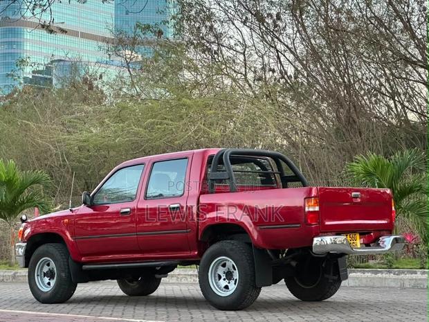 Toyota Hilux 1991 Red