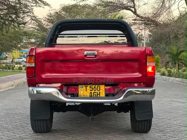 Toyota Hilux 1991 Red