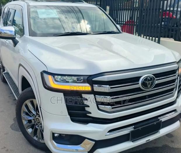Toyota Land Cruiser 2023 Pearl