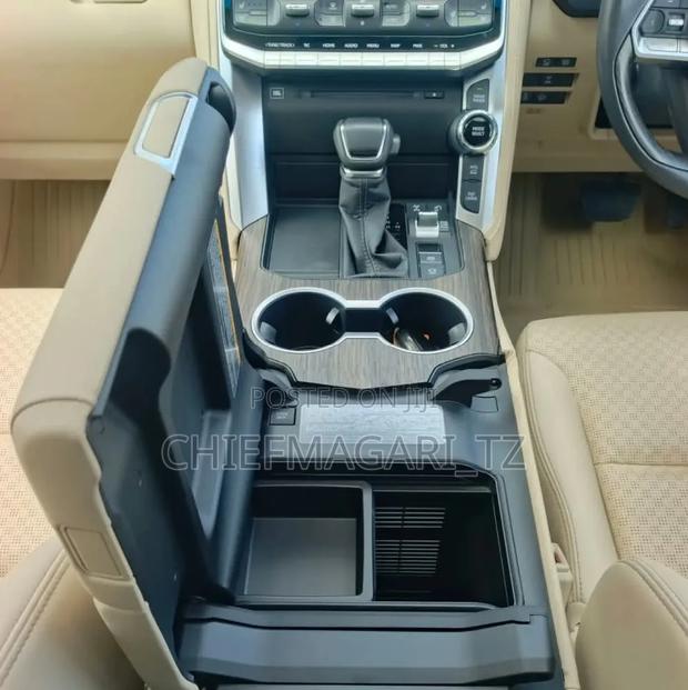Toyota Land Cruiser 2023 Pearl