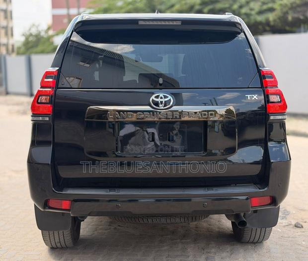 Toyota Land Cruiser Prado 2022 Black