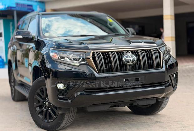 Toyota Land Cruiser Prado 2022 Black